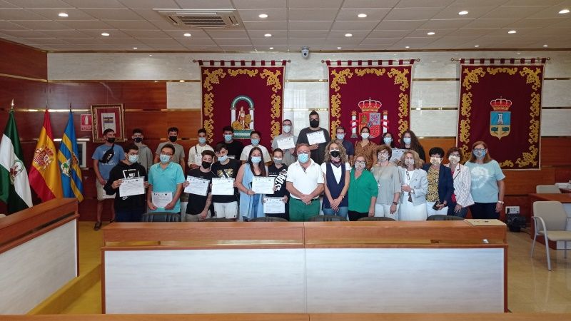 Entregados los diplomas de los cursos de Electricidad y Jardinería del programa Fórmate-Alhaurín de la Torre