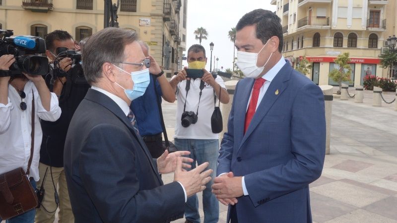 Moreno convoca al comité de expertos para plantear el uso obligatorio de la mascarilla en Andalucía