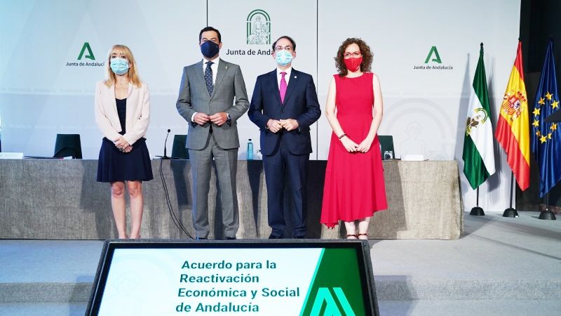 Moreno sella un acuerdo para la reactivación económica y social de Andalucía ante la crisis de la Covid-19