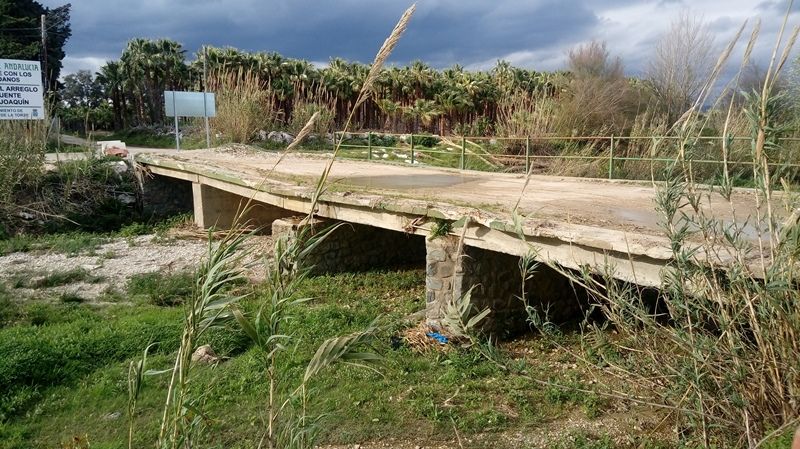 PSOE anima a Villanova a acudir a los tribunales para aclarar qué administración debe arreglar el puente de San Joaquín