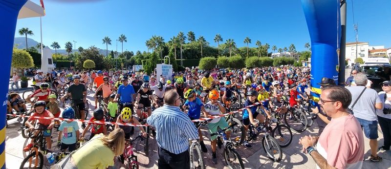 Un millar de personas se da cita en el día del PedAlh