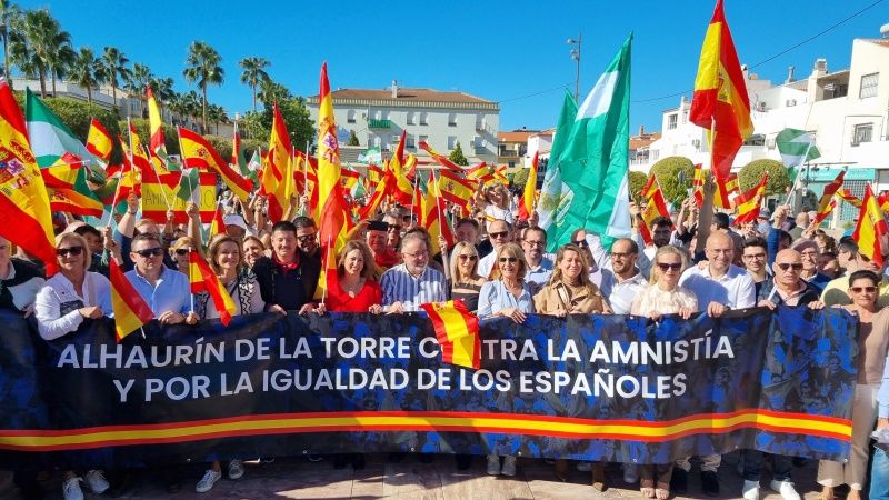 Alhaurín de la Torre se concentra por la igualdad entre españoles y contra la amnistía