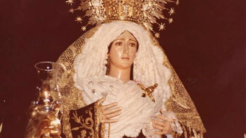 Los paneles gigantes de calle Málaga lucirán una muestra relativa al 50º aniversario de la Virgen de los Dolores