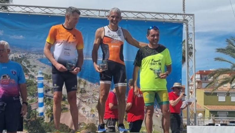 El Club de Triatlón de Alhaurín de la Torre arrasa XXX Triatlón de Torre del Mar