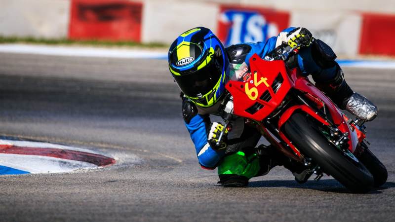 La joven Ainhoa Ramos llega en tercera posición a la última carrera del Campeonato de Andalucía de Mini GP 190