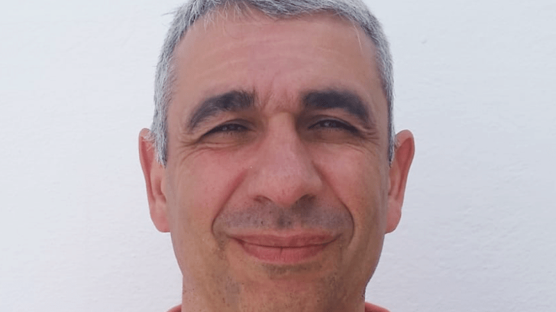 ‘A quien buen árbol se arrima, buena sombra le cobija’, por Antonio Miguel Márquez