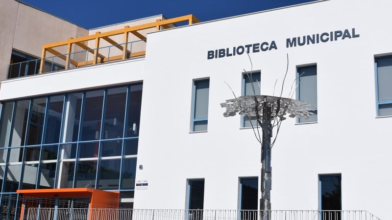 El PSOE recrimina al alcalde de Alhaurín que inaugure como acto político la nueva biblioteca cinco meses después de su apertura