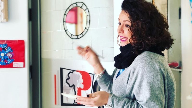 La maestra del Colegio El Pinar Carolina Campos; nominada en los Premios Abanca al Mejor Docente de España