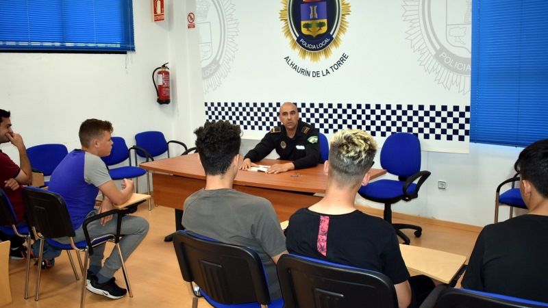 La Policía Local acerca valores cívicos y de tolerancia a jóvenes del IES Huerta Alta