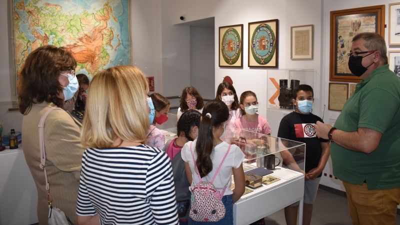 El MAE intensifica su programa de visitas concertadas con los colegios