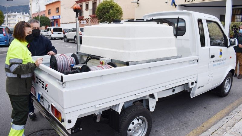 Servicios Operativos incorpora un nuevo vehículo de riego para zonas verdes de difícil acceso