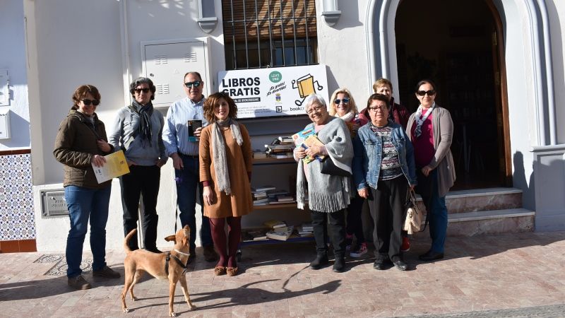 El 'Bookcrossing' de Alhaurín de la Torre cumple una década llevando los libros a las calles
