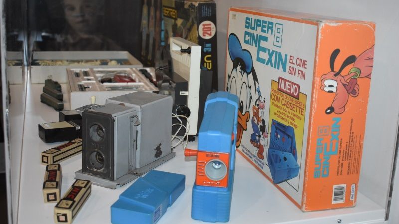 Una exposición de juguetes infantiles llenan de nostalgia el Museo Andaluz de la Educación