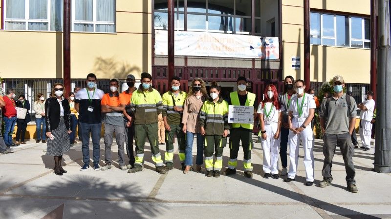 Foto de familia de las personas contratadas en el marco del Plan AIRE en Alhaurín de la Torre
