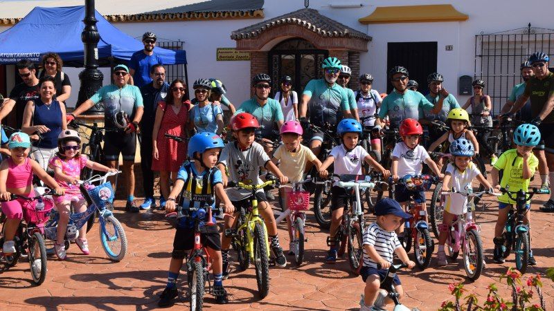 Juan Manuel Díaz presenta en Alhaurín de la Torre su nueva novela: 'Mandeee'