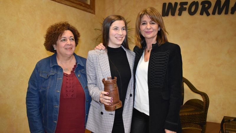 La joven futbolista Eva González confiesa sus aspiraciones en el ciclo ‘Encuentros en Alhaurín’