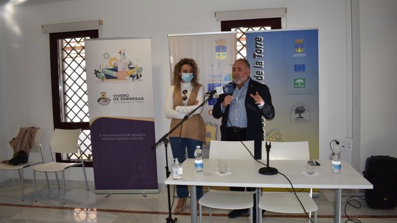 Visita institucional del alcalde a los emprendedores del Vivero de Empresas