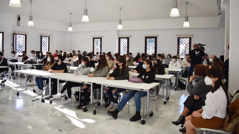 Alumnos del IES Huerta Alta acuden a una jornada sobre el fomento del emprendimiento