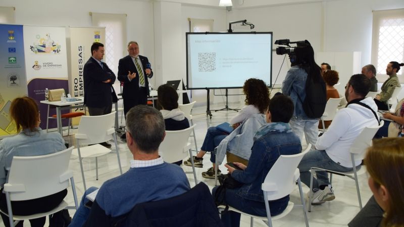 Empresarios de Alhaurín de la Torre se reúnen para conocer las ayudas a la digitalización de la Junta de Andalucía