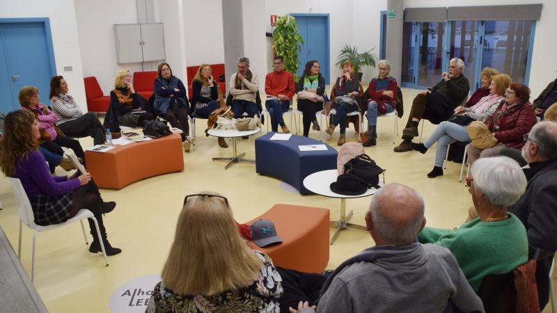Excelente acogida de la nueva actividad de la Biblioteca, titulada ‘¿Hablamos en Jueves?’