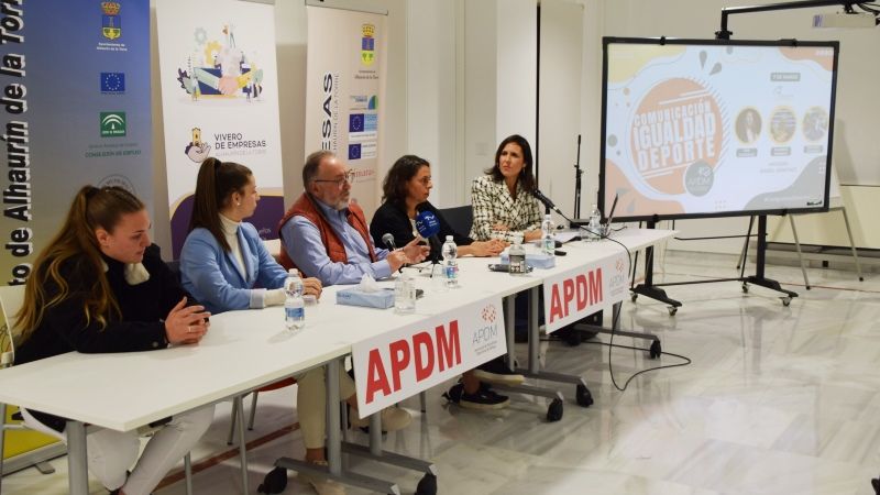 Mujeres deportistas dialogan sobre la igualdad en el marco de los actos por el 8-M