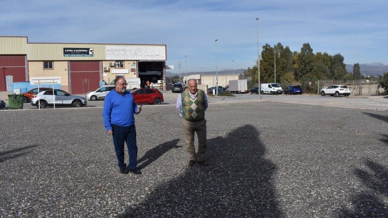 El Ayuntamiento acondiciona varias parcelas para habilitar aparcamientos gratuitos en los polígonos