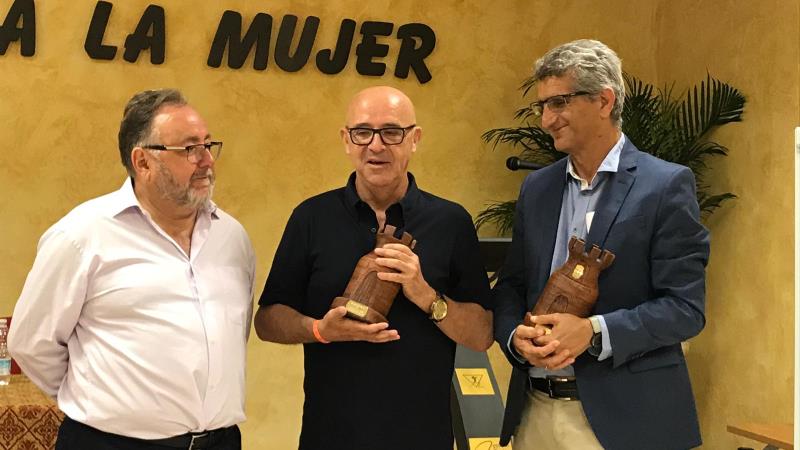 Pérez-Bryan repasa la historia de la radio musical en España en la despedida de ‘Diálogos en Alhaurín’
