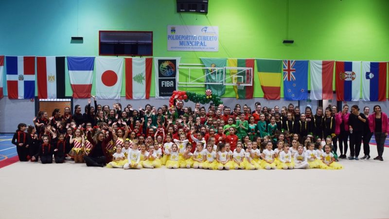 La gimnasia rítmica de Alhaurín de la Torre celebra su exhibición de Navidad