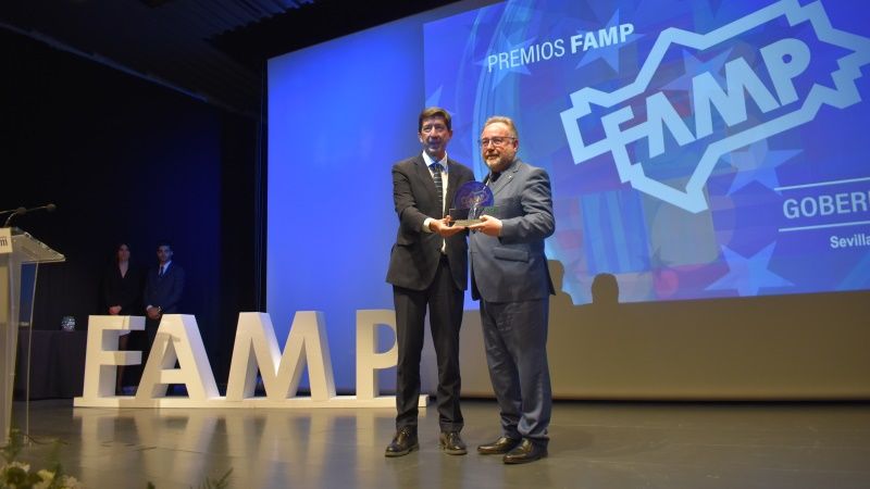La FAMP premia a Joaquín Villanova por su compromiso con el municipalismo andaluz