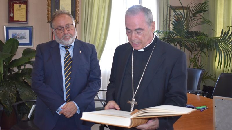 El obispo de Málaga es recibido por primera vez de forma oficial en Alhaurín de la Torre