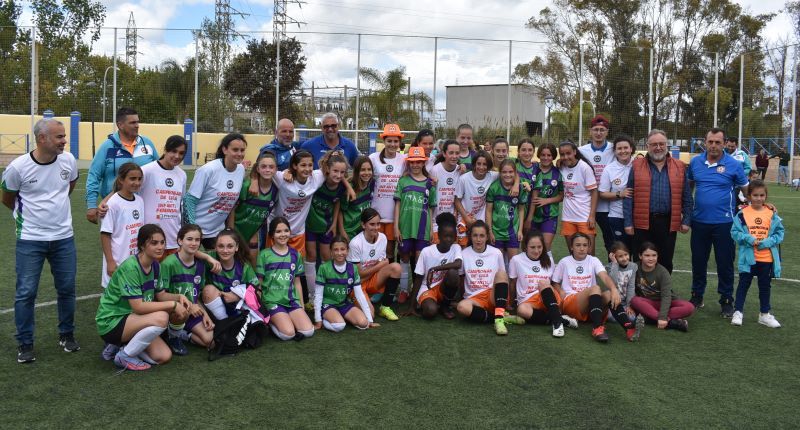 Gran fiesta en El Pinar para celebrar el título de liga del equipo infantil femenino del CD Alhaurín