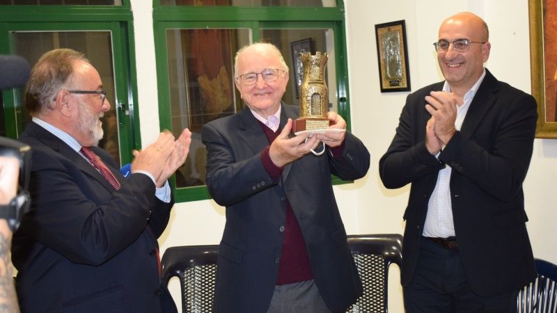 El ayuntamiento y la Coral Santa Cecilia rinden un homenaje a su exdirector musical Antonio Maza