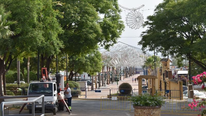 El Recinto Ferial afronta los últimos retoques para lucir su mejor cara con la llegada de las fiestas