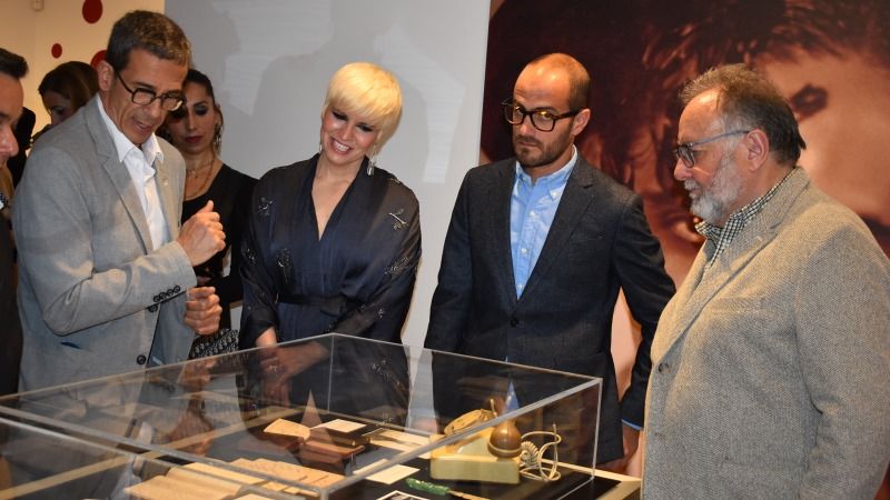 Multitudinaria inauguración de ‘Arte y provocación’, la muestra dedicada a Miguel de Molina