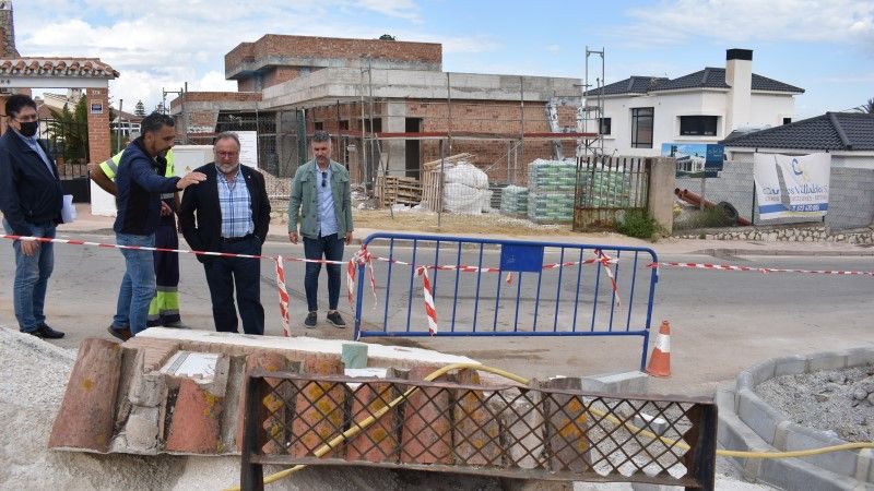 En marcha las obras de modernización de la mediana de la avenida principal de El Lagar