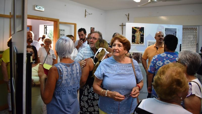 La exposición fotográfica ‘Evolución de las barriadas’ tiende un puente entre la historia de Santa Amalia y su presente
