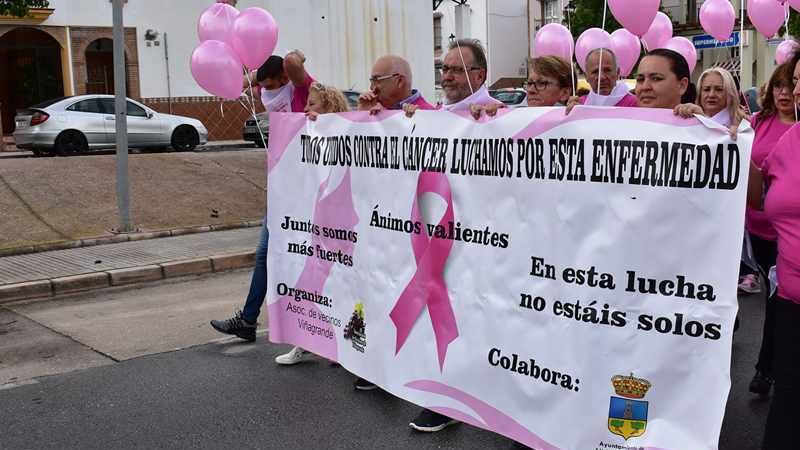 Un centenar de personas secunda la VI Marcha 'Todos Unidos contra el Cáncer'
