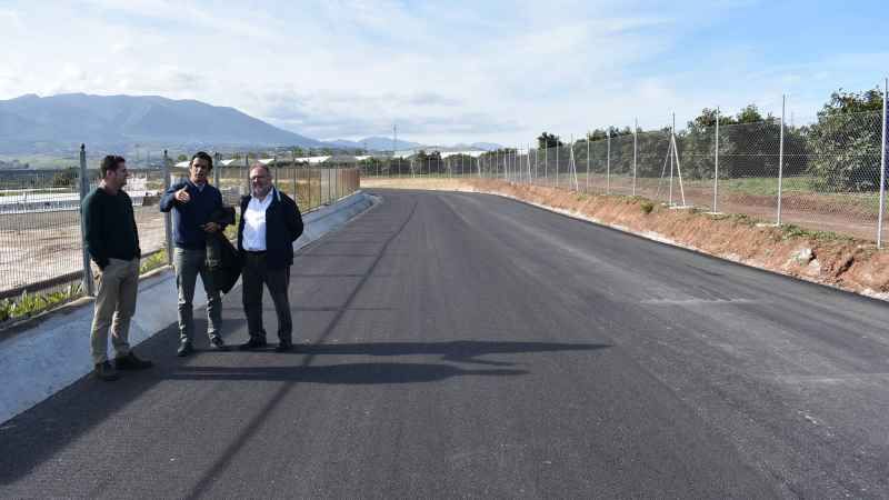 El Ayuntamiento reabre al tráfico la carretera entre El Romeral y Torrealquería tras su ensanche y asfaltado