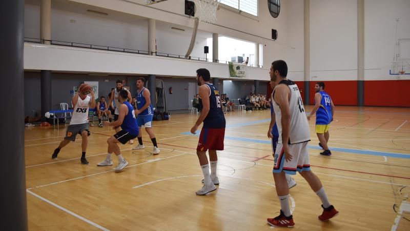 Jugadores profesionales animan los torneos de verano de baloncesto de Alhaurín de la Torre