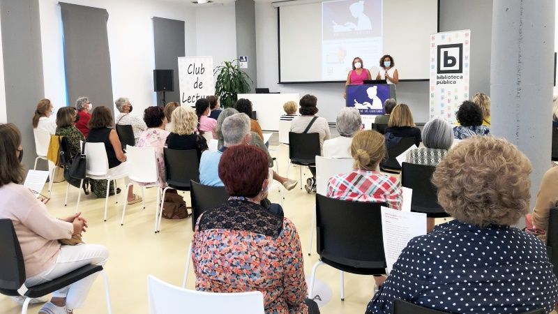 Excelente acogida de la lectura de textos de autoras en español por el Día de las Escritoras