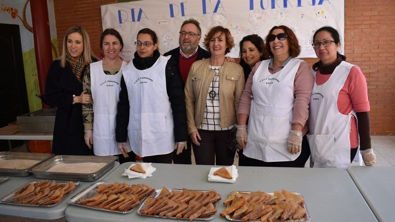 Los niños y niñas del colegio Zambrana celebran su tradicional Día de la Torrija