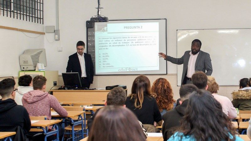Unicaja amplía su programa de educación financiera
