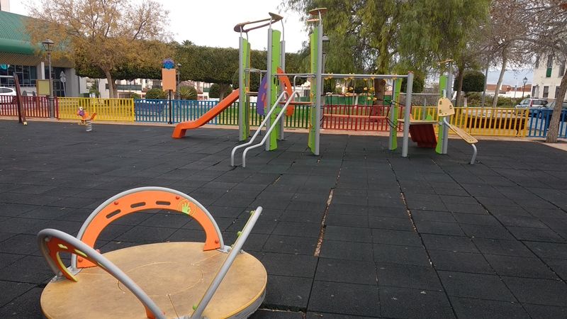 El PSOE de Alhaurín de la Torre denuncia la falta de mantenimiento municipal de parques y alumbrado público