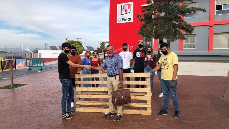 Alumnos de FP del Colegio El Pinar crean una empresa de economía circular con la que estudiar el Grado Medio en Gestión Administrativa