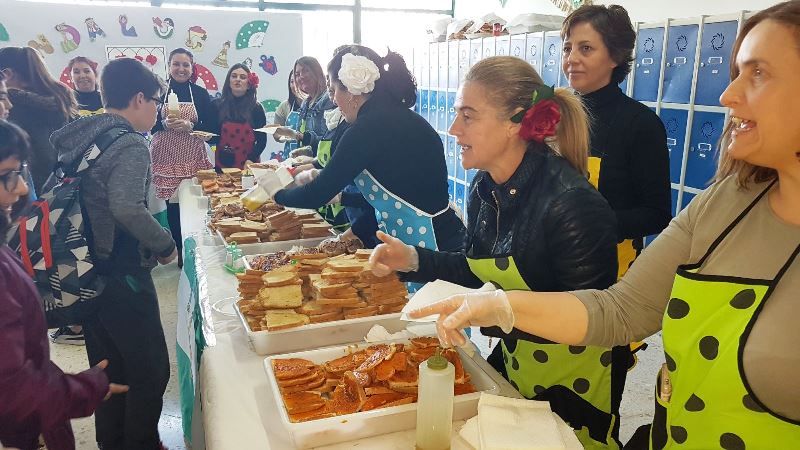 El IES Gerald Brenan ofrece su tradicional desayuno andaluz