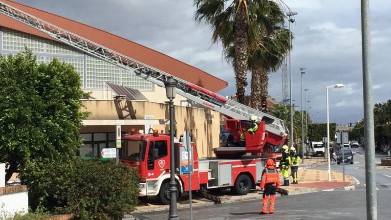 El temporal de lluvia y viento moviliza a todos los servicios operativos y de emergencias