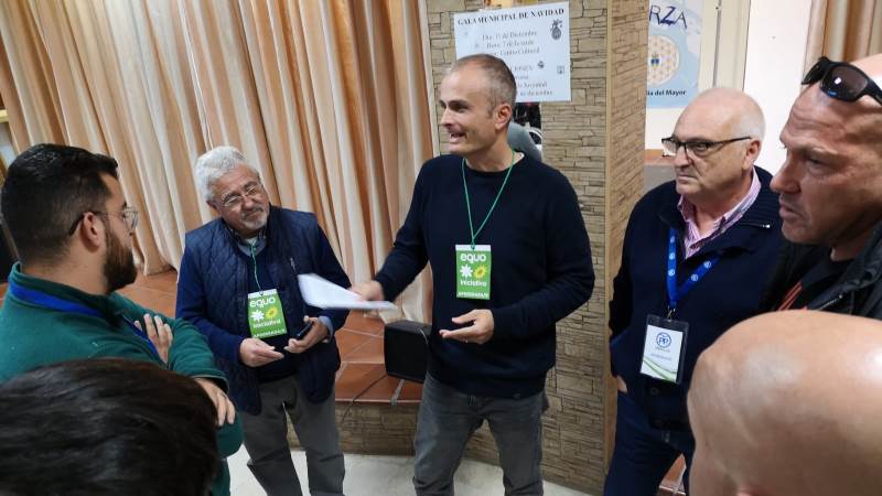 Un colegio electoral de Alhaurín de la Torre cerrará 10 minutos más tardes