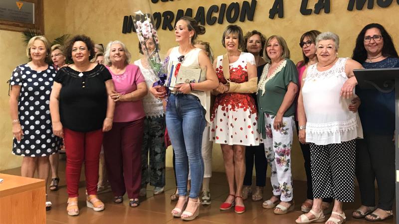 Emotivo homenaje de las asociaciones de mujeres a la concejala de Igualdad, Remedios Cueto