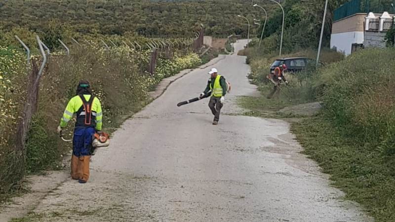 El Ayuntamiento retoma la campaña de limpieza y desbroce en caminos y espacios públicos