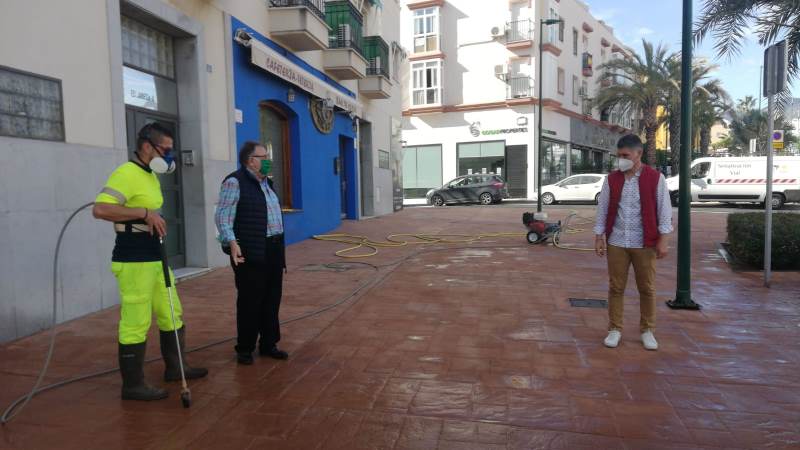 Alhaurín de la Torre repone más de ocho kilómetros de acerado de la travesía urbana y del acceso norte
